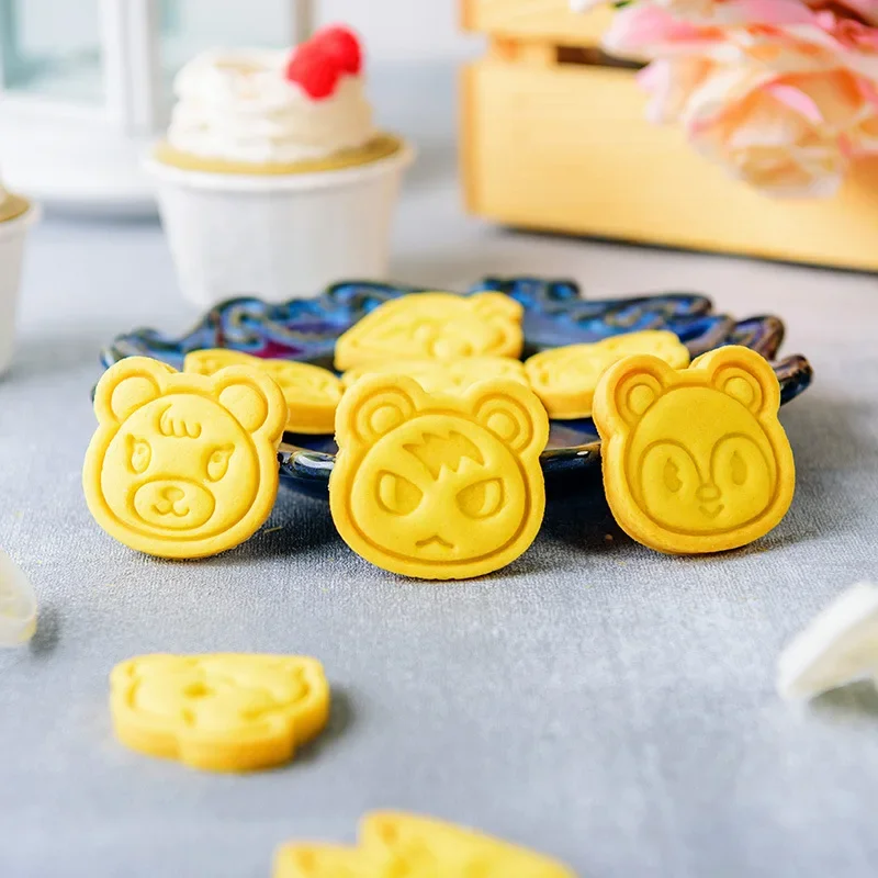 ケーキクッキーどうぶつの森カッターかわいいアニメフィギュアD - Kitchen Baking Set のレビューと価格